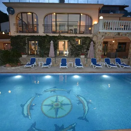 Villa Riviera *