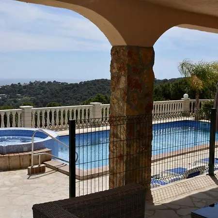 Vila Riviera *