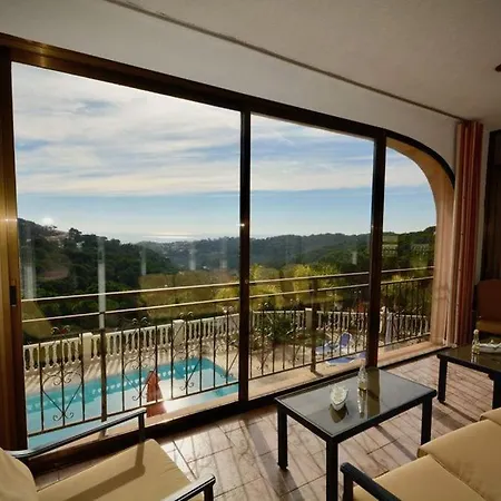 Vila Riviera *